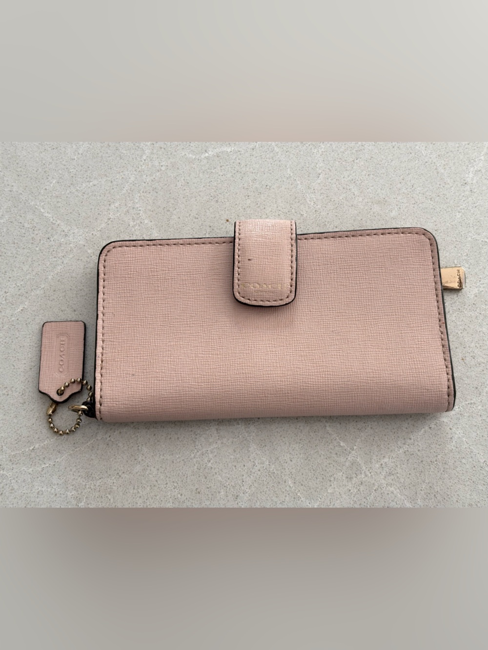 COACH Light Pink Crossgrain Leather Medium Corner Zip Bifold Wallet FLAWED Luxe